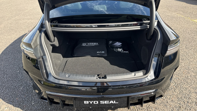 BYD Seal 390kW Excellence AWD 83kWh 4dr Auto Electric Saloon - Image 4